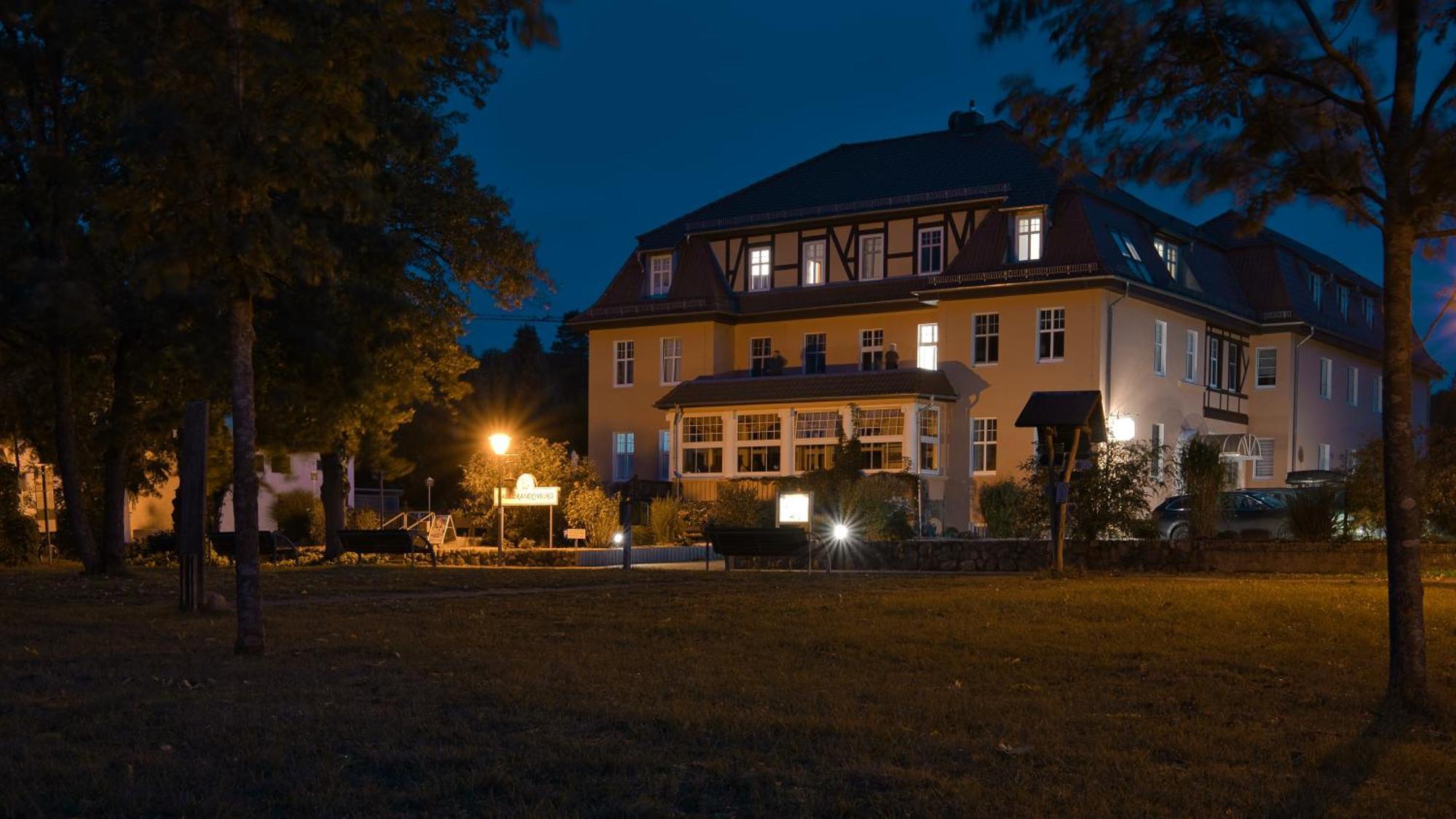 Haus Brandenburg Aparthotel Stechlin ภายนอก รูปภาพ
